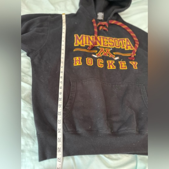 VTG 90’s Men’s Sz: M Minnesota Golden Gophers Hockey lace-up Embroidered hoodie. - Picture 4 of 12